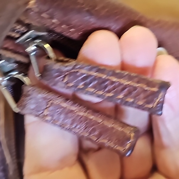 Gun tote'n Momas, leather bag. Lots of zippers and pockets. - Picture 11 of 17